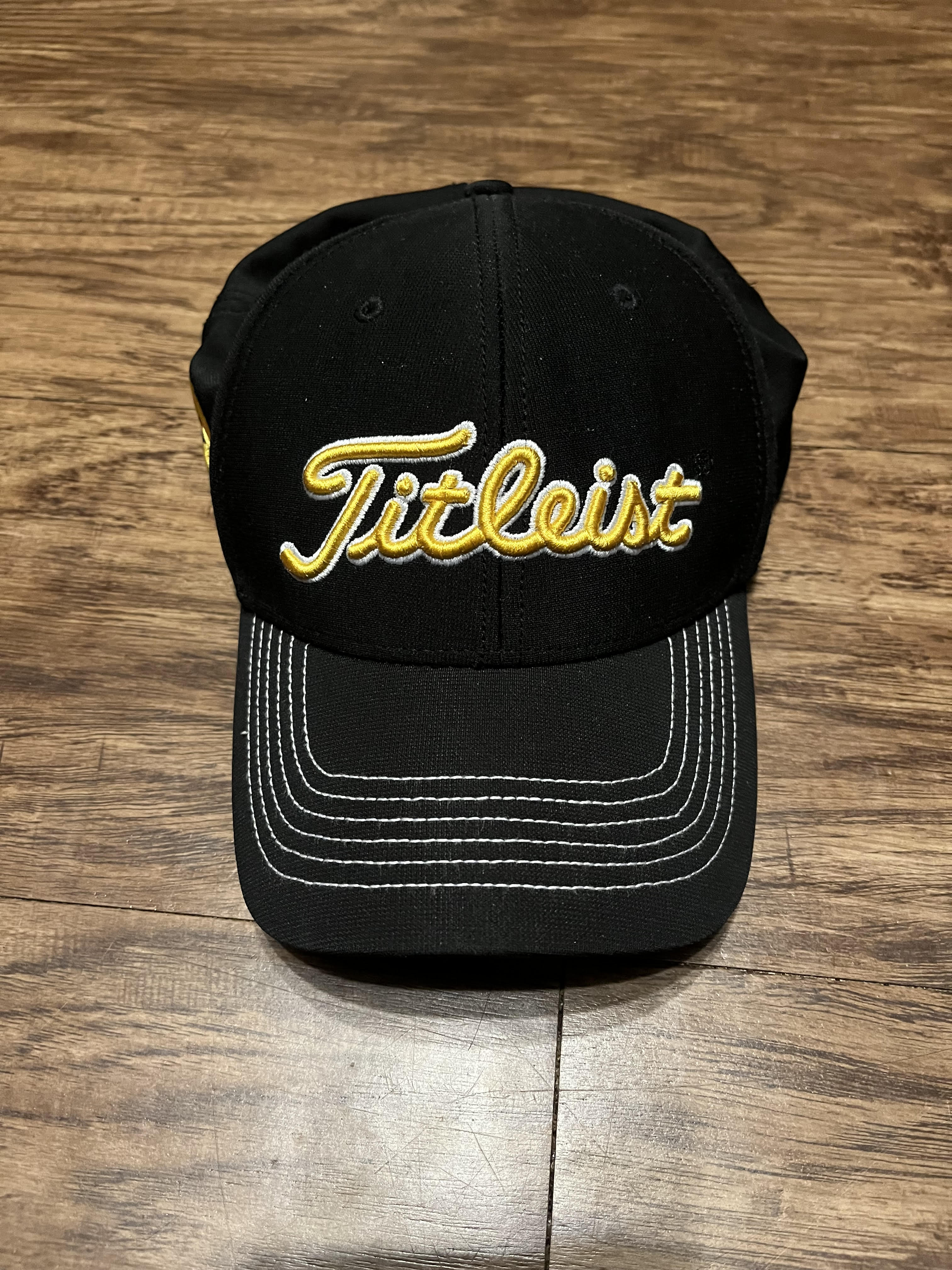 Titleist- Mens Golf Iowa Hawkeyes-Golf Hat- SaveEZ SaveEZ