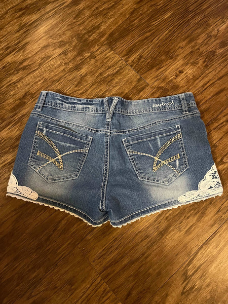 Amethist Juniors Size 11 Denim & Lace Shorts