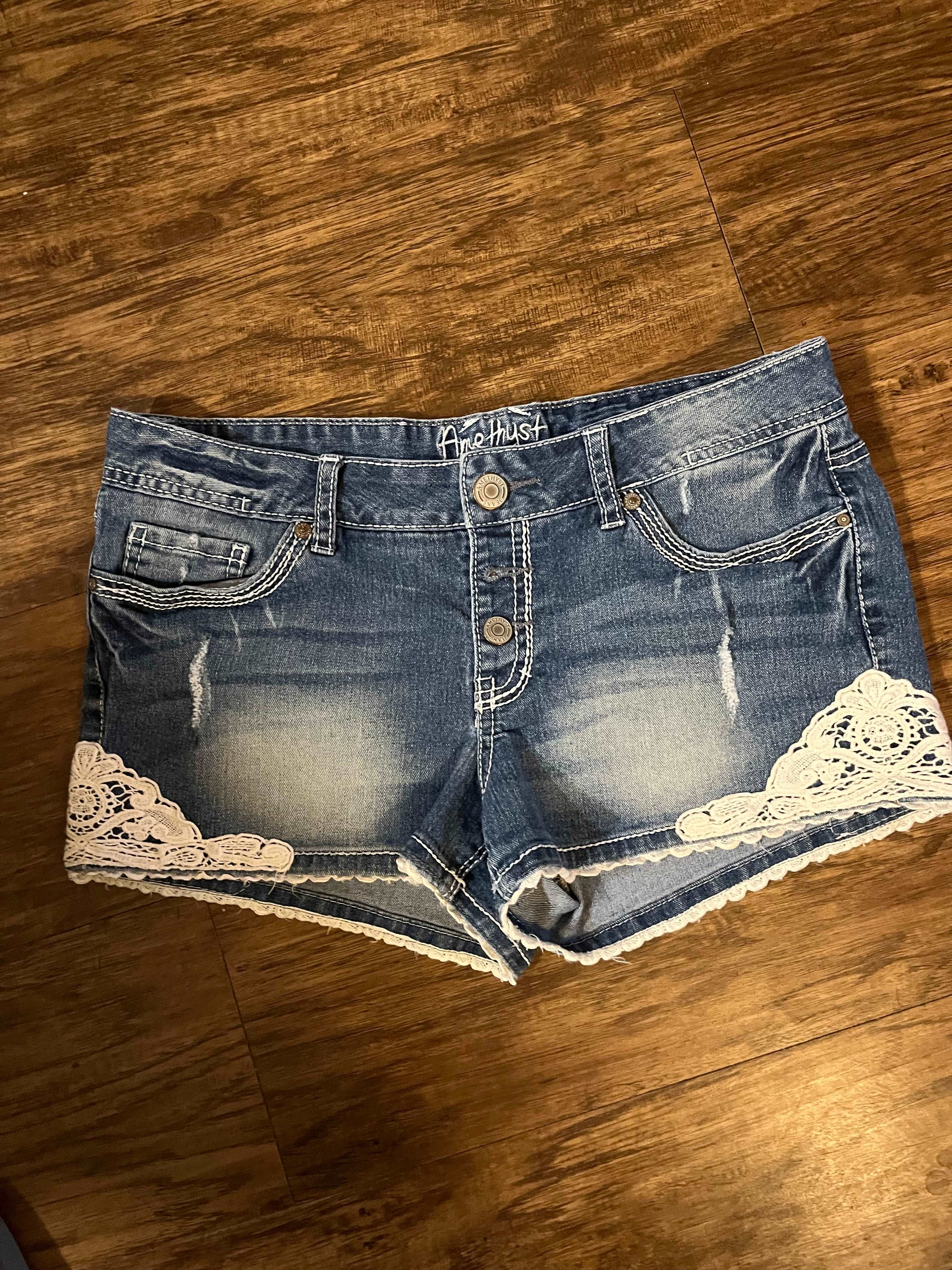 Amethist Juniors Size 11 Denim & Lace Shorts