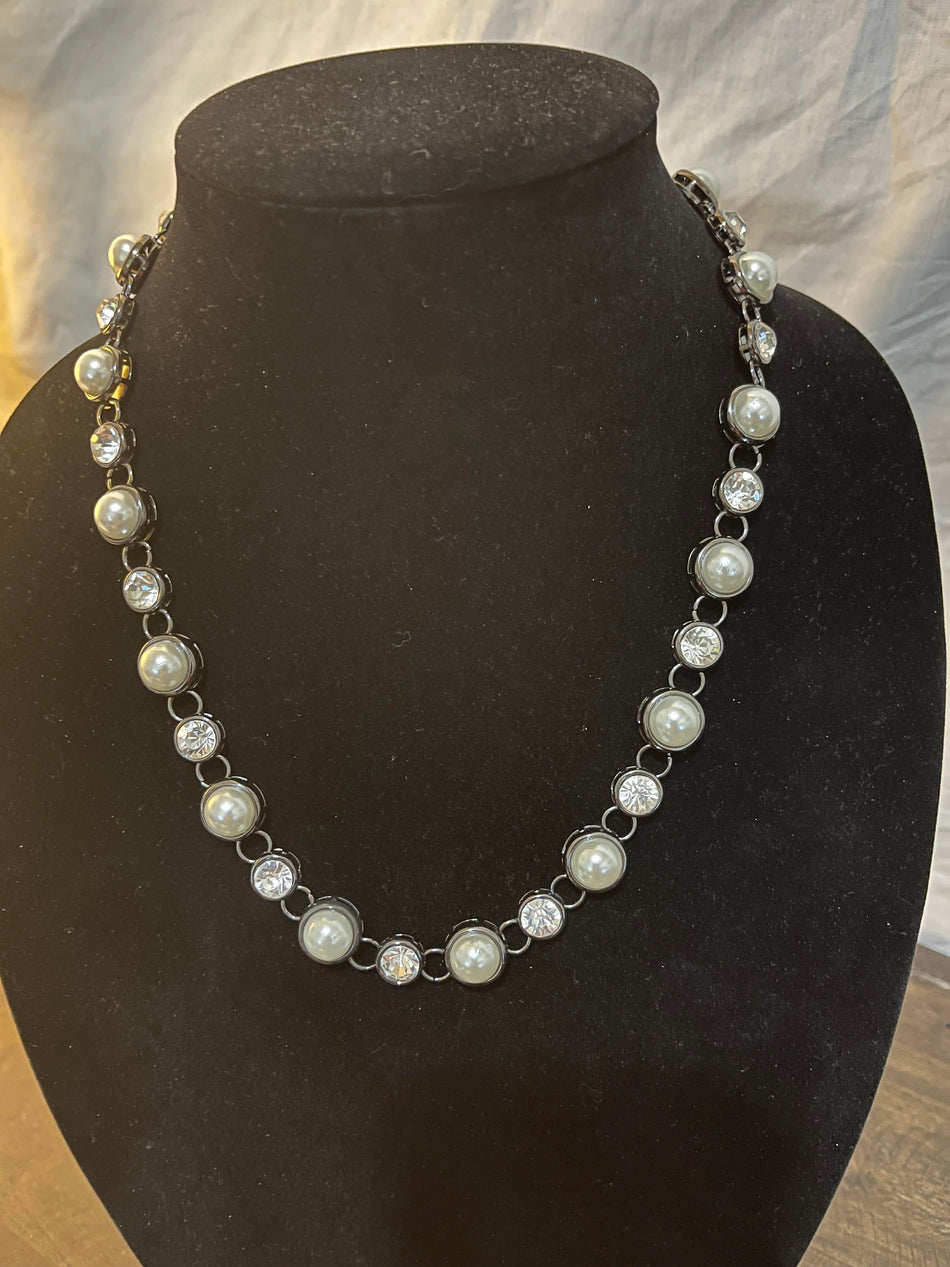 Vintage Necklace with Pearl and black