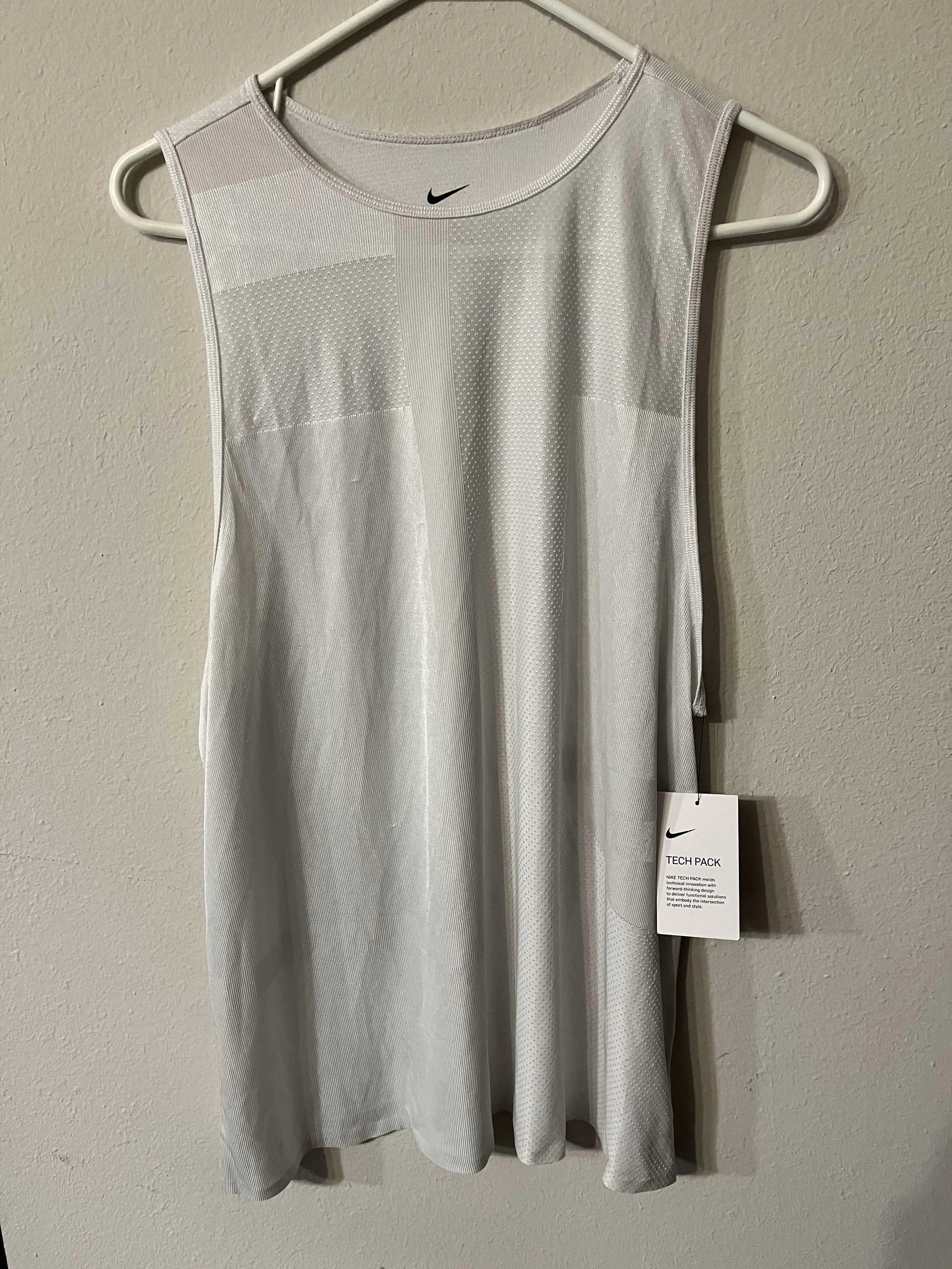 Nike Womens Size L Tank Top- SaveEZ SaveEZ