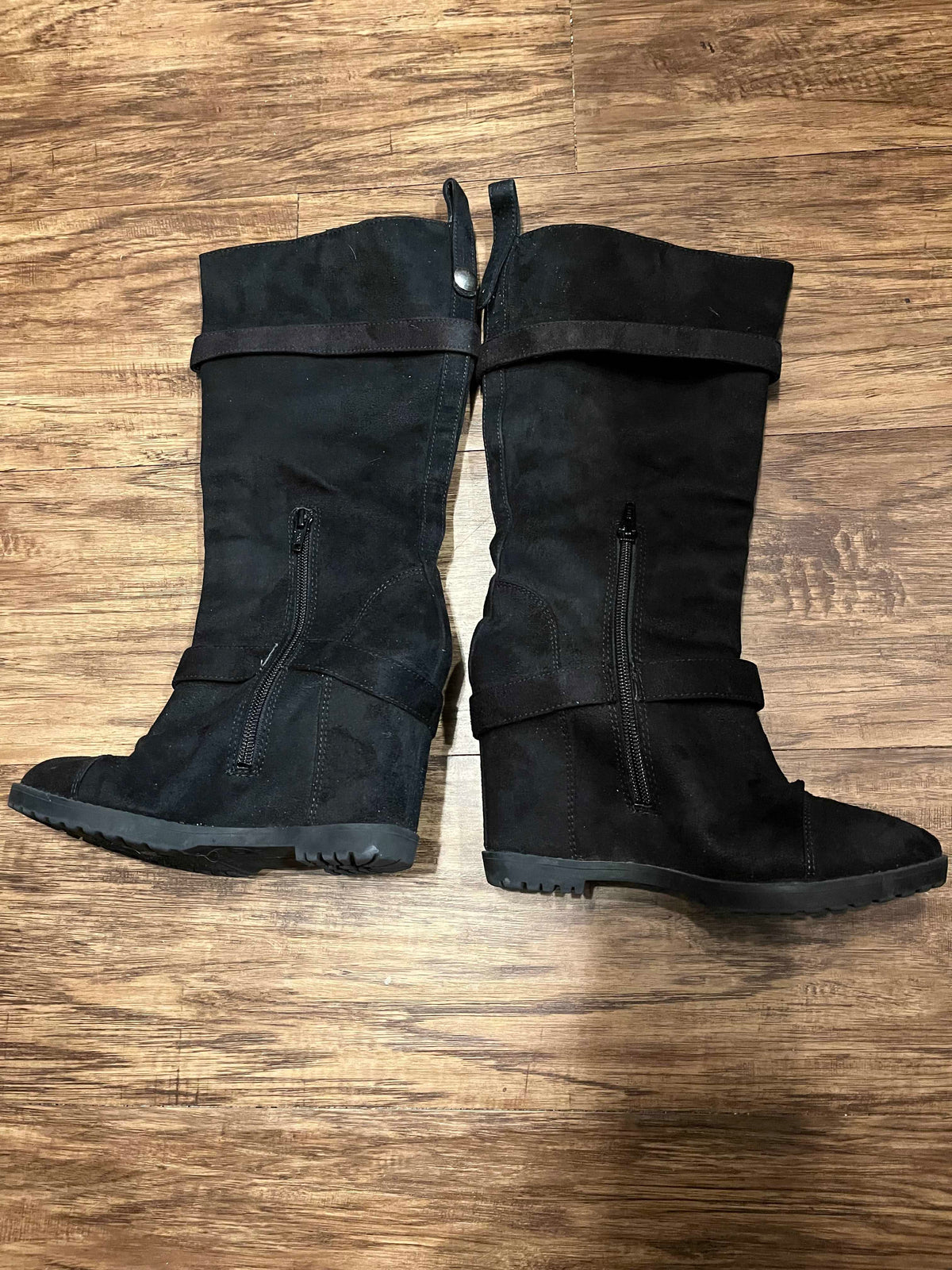 Apostrophe Womens Size 7 Black Suede Boots-SaveEZ