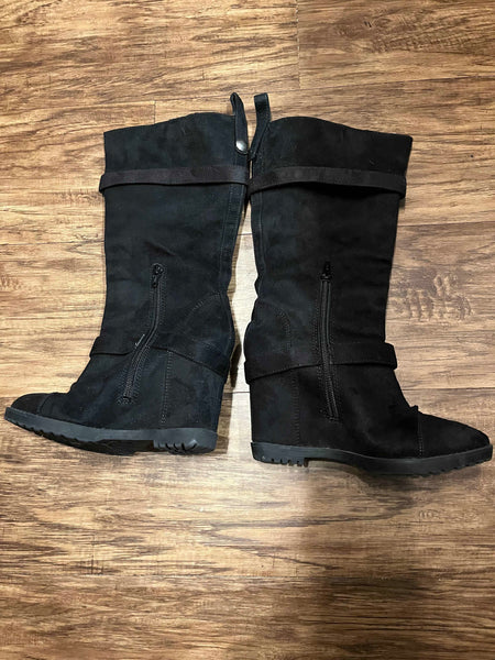 Apostrophe Womens Size 7 Black Suede Boots-SaveEZ