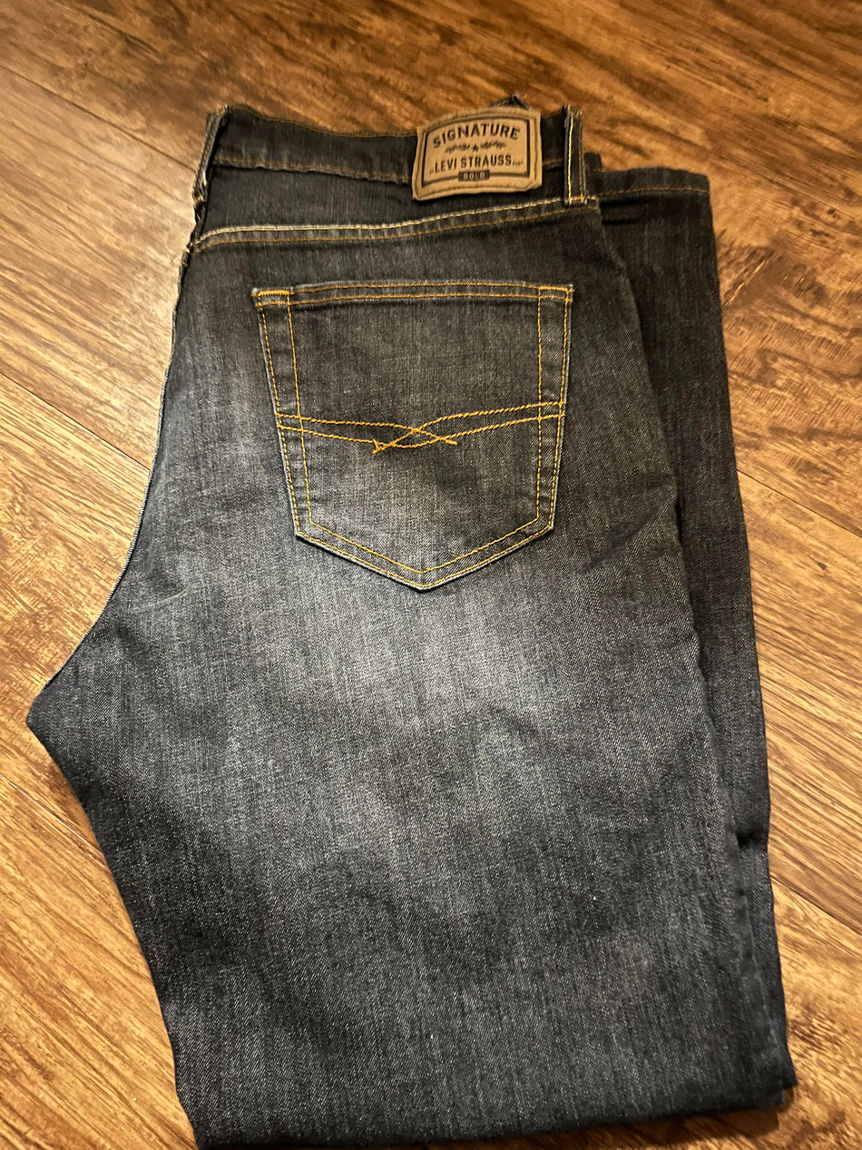 Signature Jeans by Levi Stauss & Co- SaveEZ